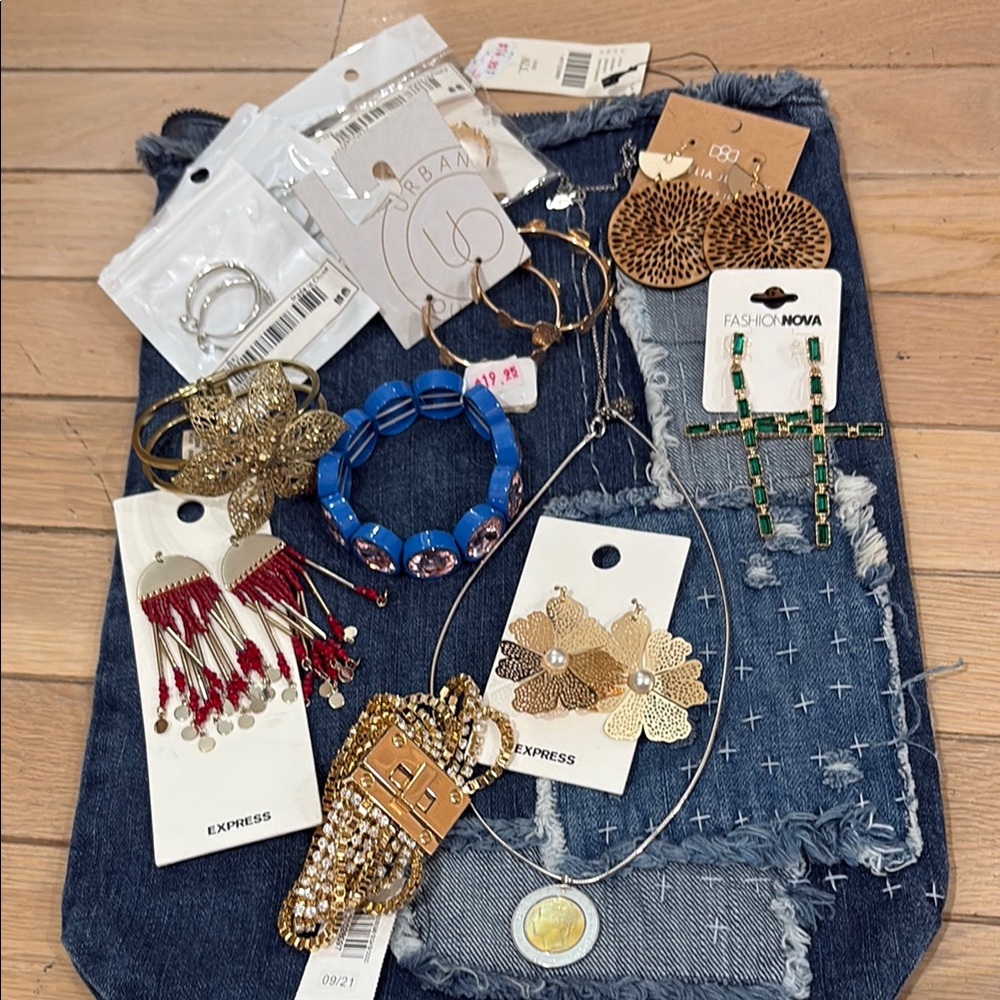 Lot of brand new fashion jewelry